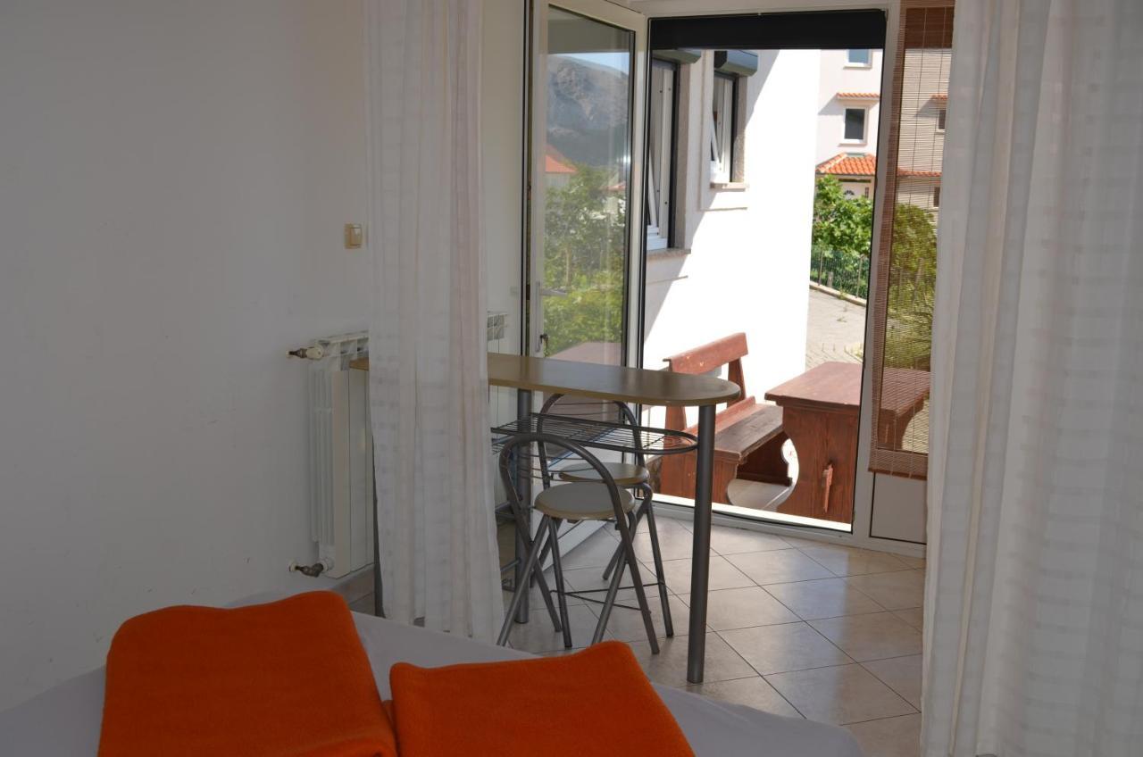 Apartments Leticia I Baska  Exterior photo