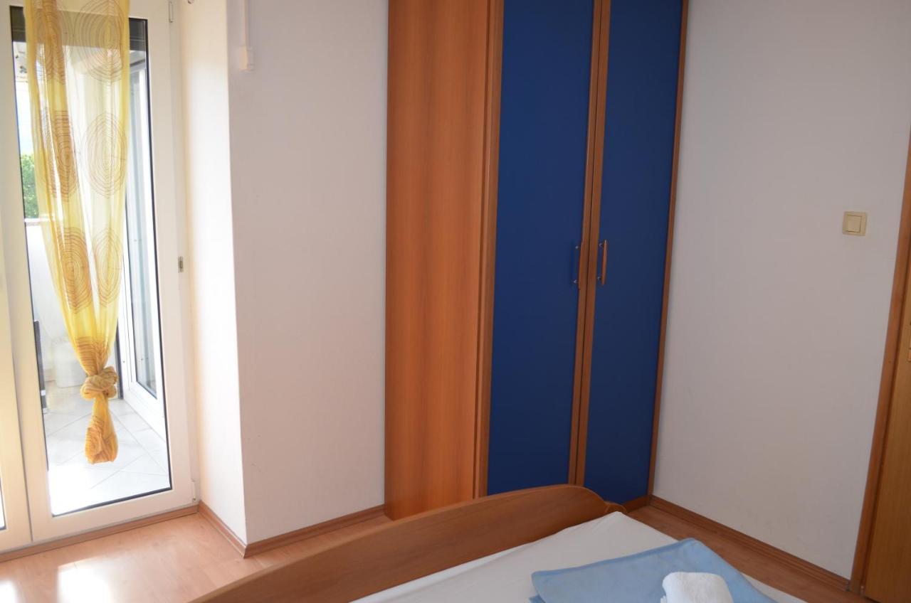 Apartments Leticia I Baska  Exterior photo