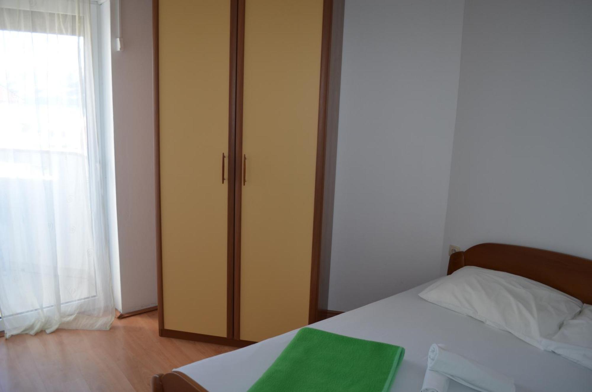 Apartments Leticia I Baska  Exterior photo
