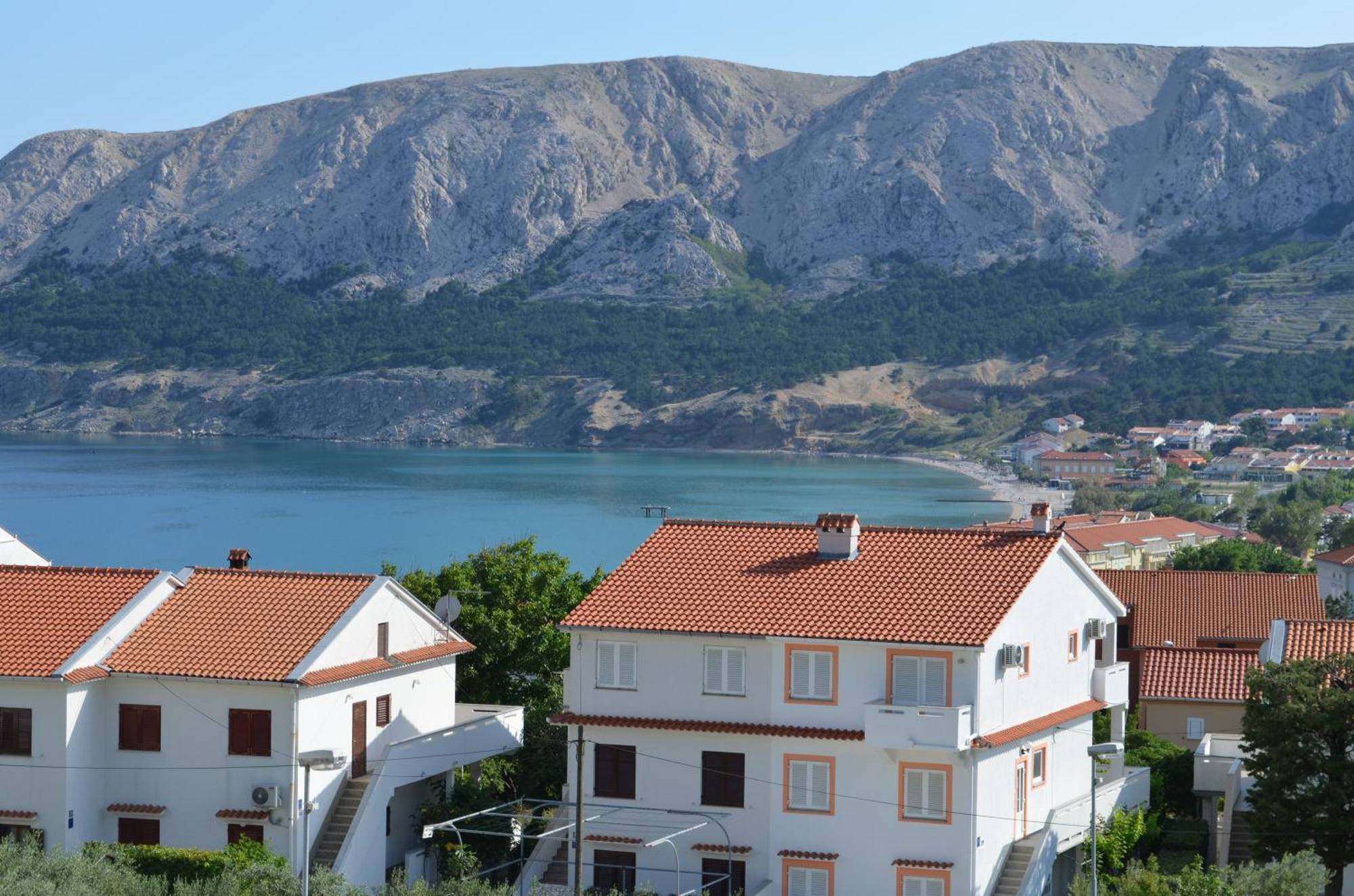 Apartments Leticia I Baska  Exterior photo