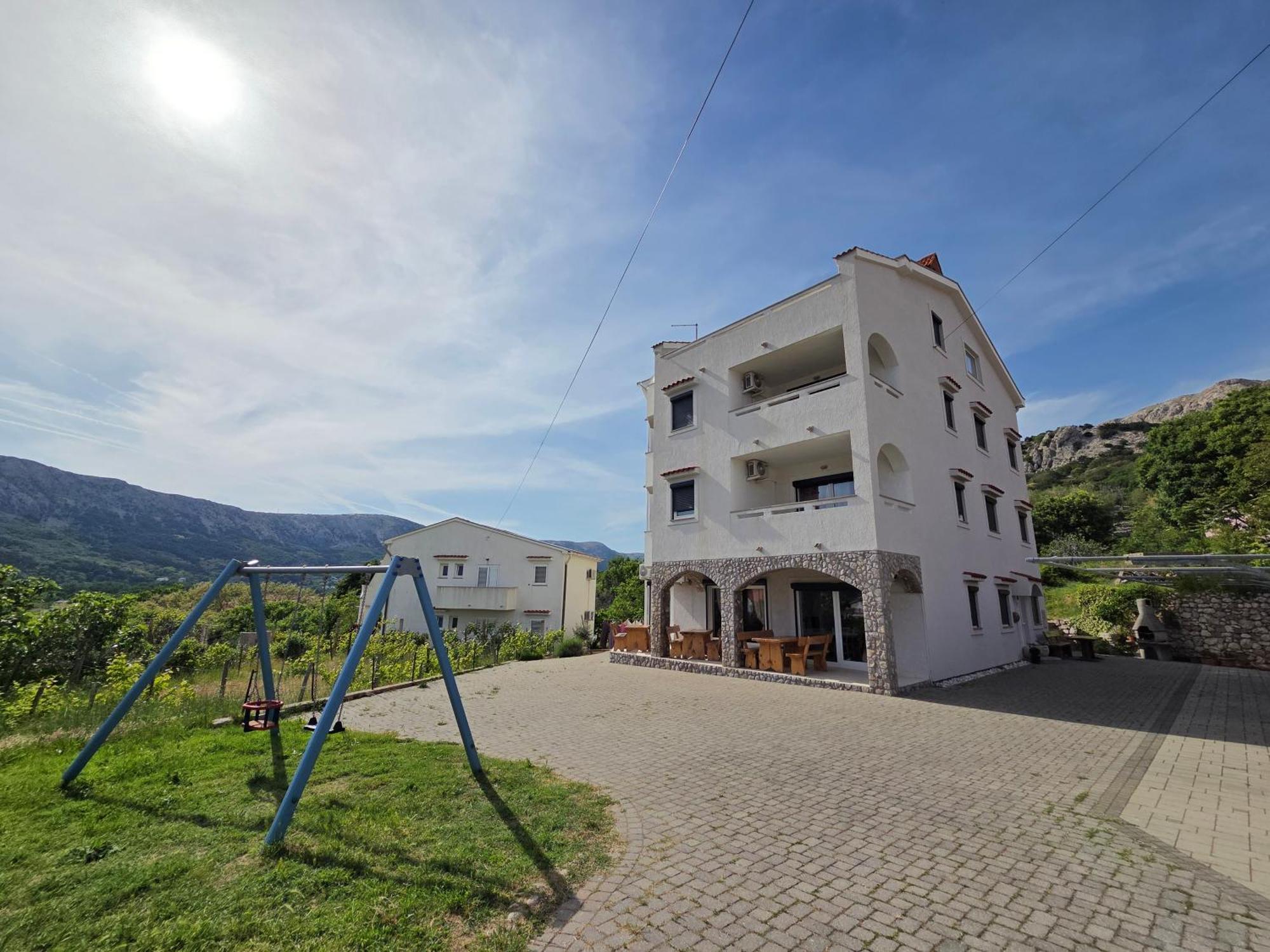 Apartments Leticia I Baska  Exterior photo