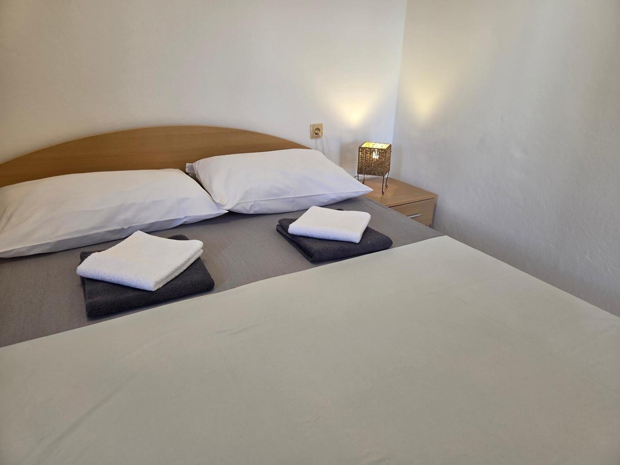 Apartments Leticia I Baska  Exterior photo