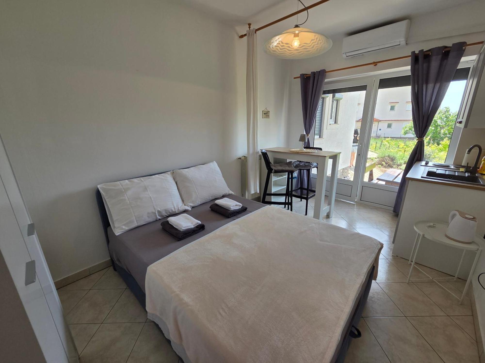 Apartments Leticia I Baska  Exterior photo