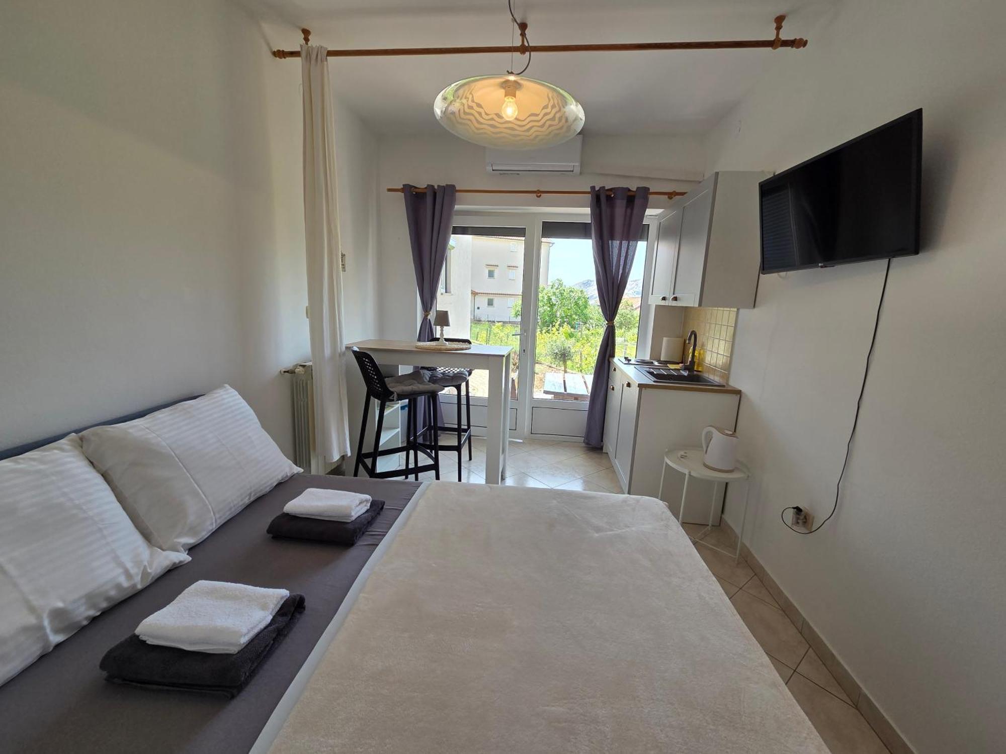 Apartments Leticia I Baska  Exterior photo