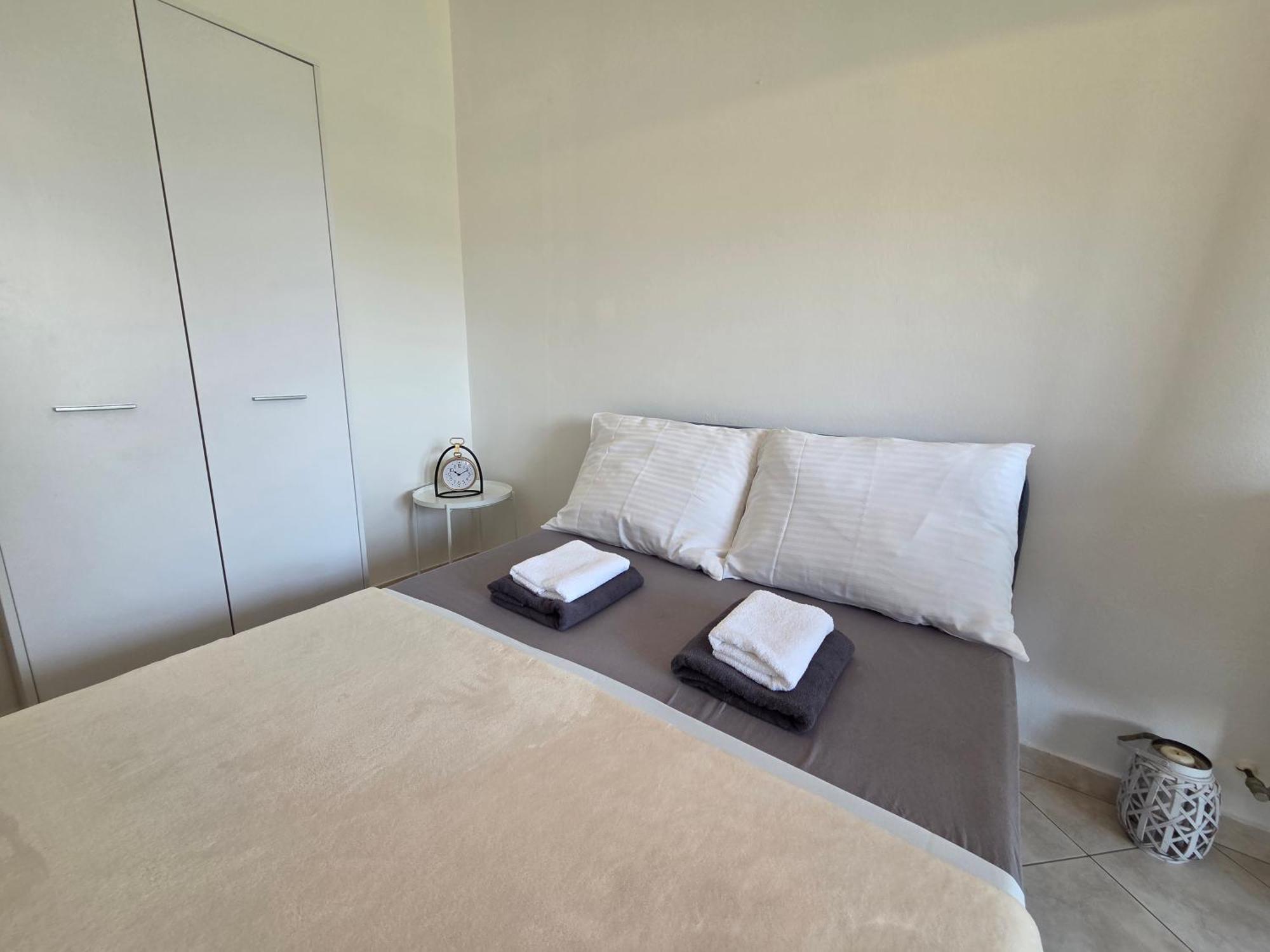 Apartments Leticia I Baska  Exterior photo